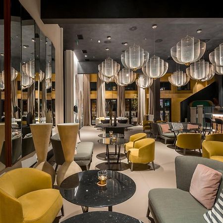 Monograph Freedom Square Hotell Tbilisi Exteriör bild The interior of the RITZ-CARLTON, Tsim Sha Tsui, Hong Kong