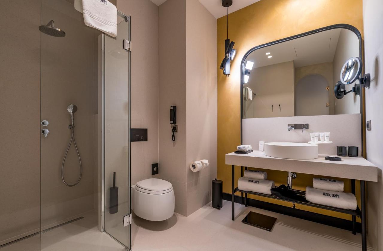 Monograph Freedom Square Hotell Tbilisi Exteriör bild Bathroom