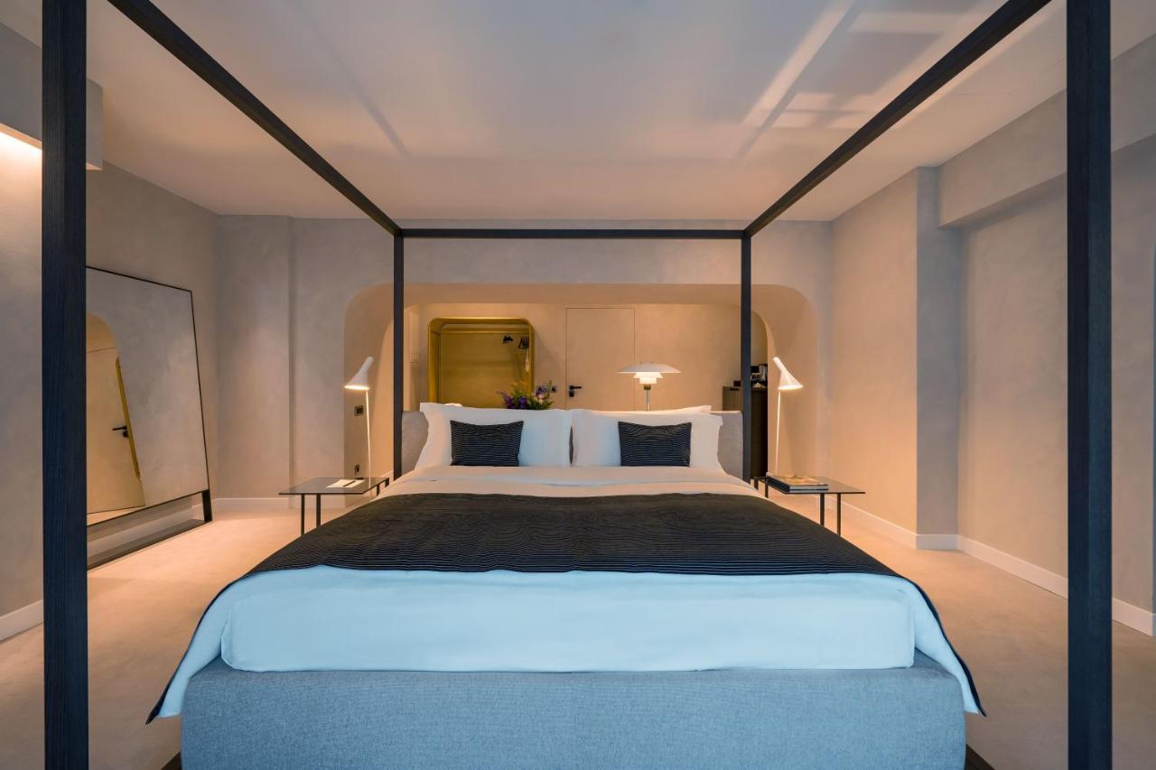 Monograph Freedom Square Hotell Tbilisi Exteriör bild A bedroom at the hotel