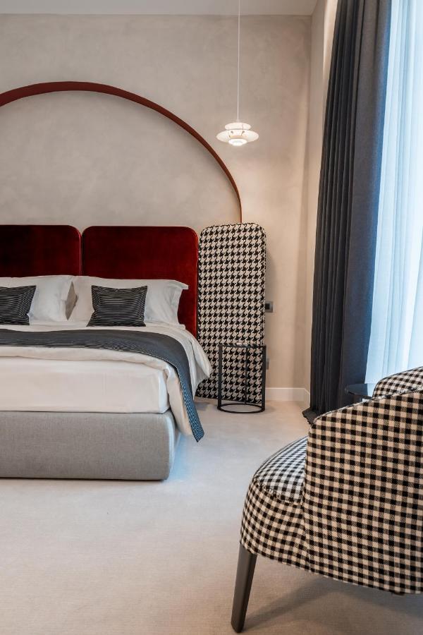 Monograph Freedom Square Hotell Tbilisi Exteriör bild A bedroom at the hotel