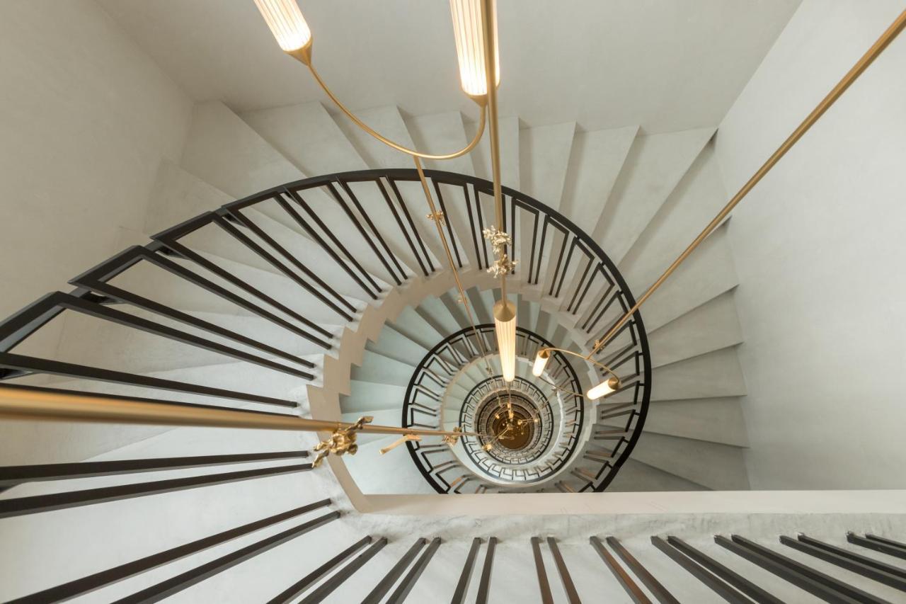 Monograph Freedom Square Hotell Tbilisi Exteriör bild Spiral staircase