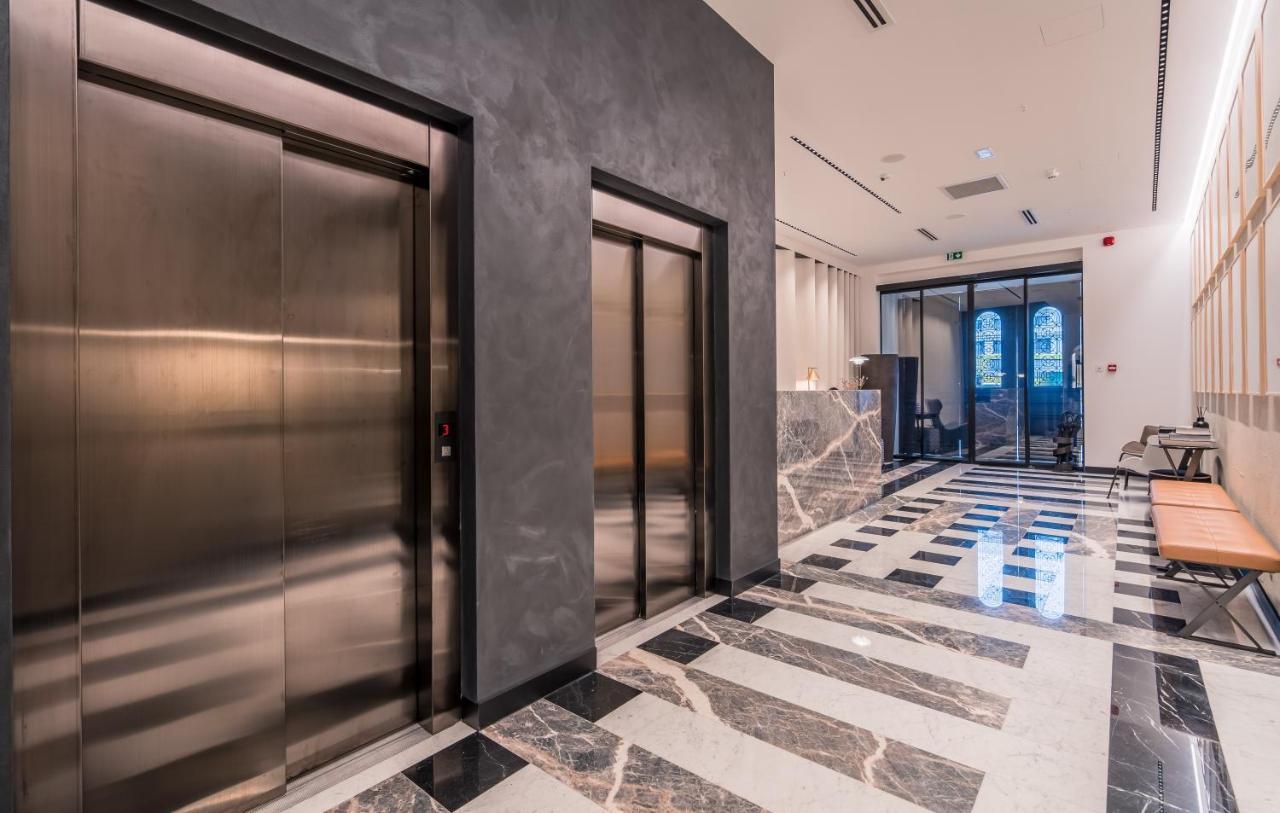 Monograph Freedom Square Hotell Tbilisi Exteriör bild The elevators at the hotel