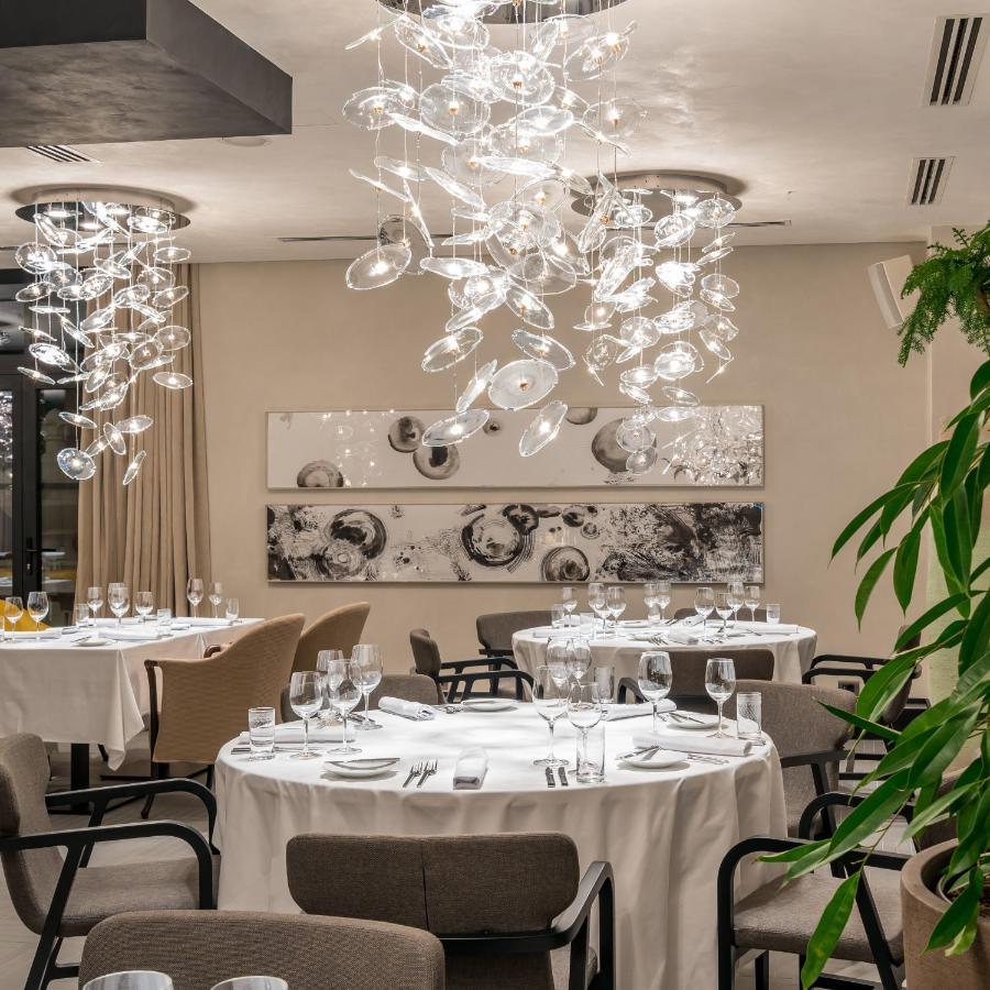 Monograph Freedom Square Hotell Tbilisi Exteriör bild Restaurant "La Table d'Or"