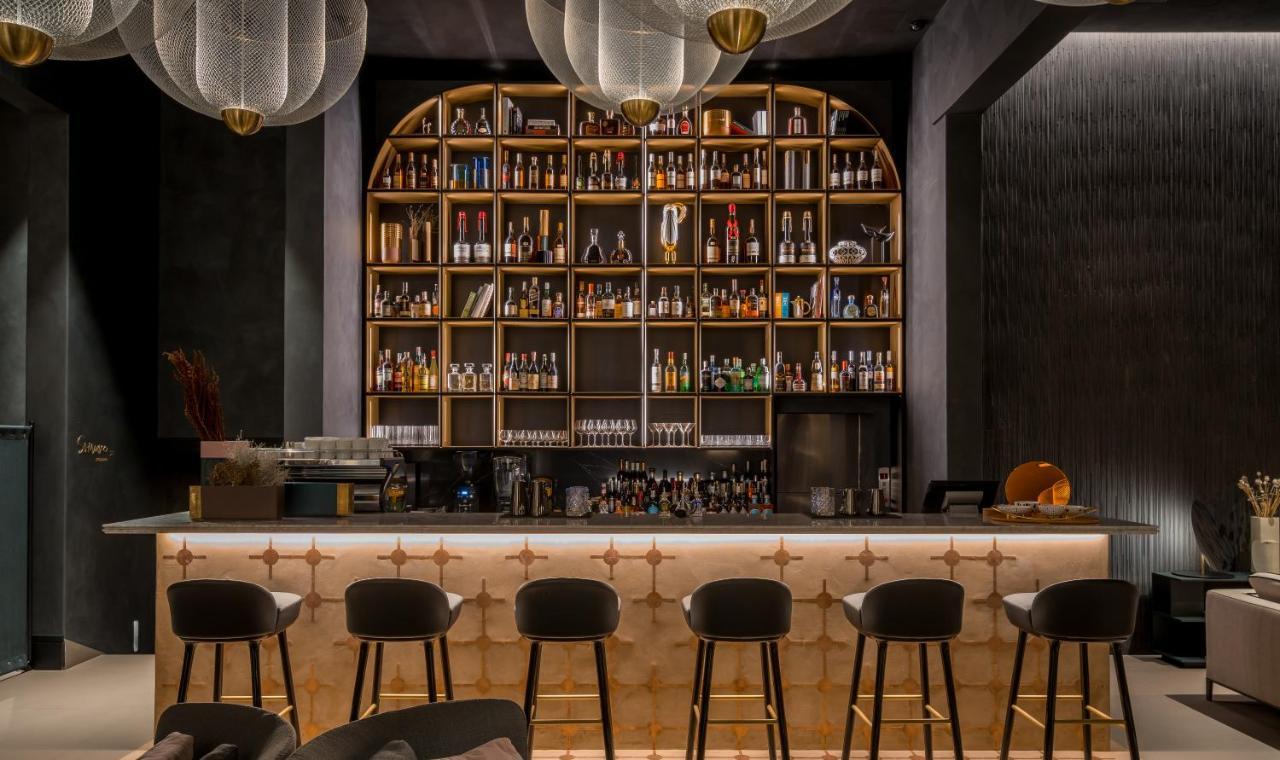 Monograph Freedom Square Hotell Tbilisi Exteriör bild The bar at the restaurant